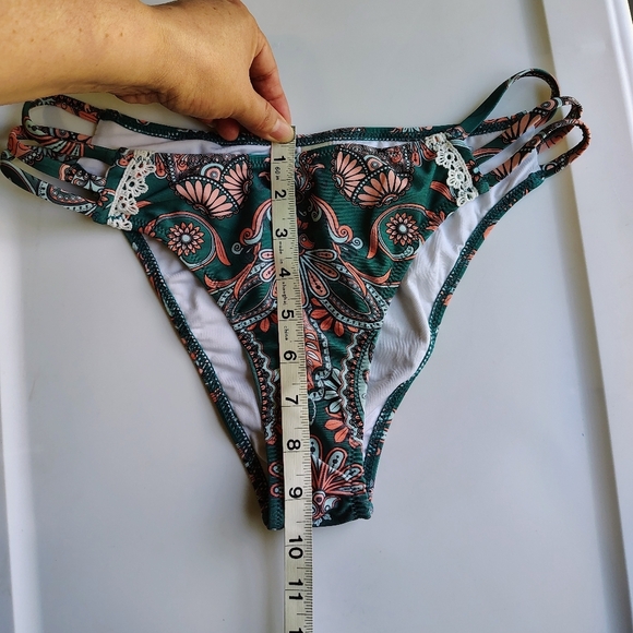 NWOT Cupshe Floral Mandala Strappy Bikini Bottom - Green Full Stretch sz M. - Picture 3 of 12